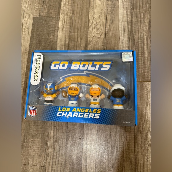 Fisher Price Little People x NFL Collector Los Angeles Chargers Figure 4-Pack - Picture 10 of 16